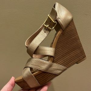 Gold Banana Republic Wedges, size 6
